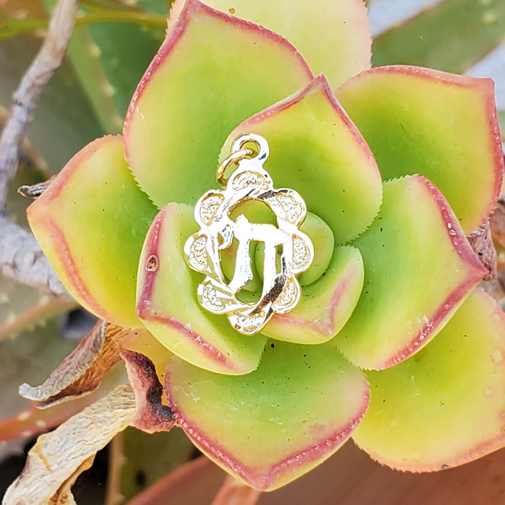 14k Yellow Gold Chai Flower Pendant