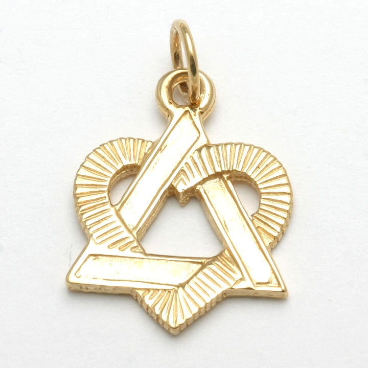 14k Yellow Gold Heart Jewish Star of David Pendant - JewelryJudaica