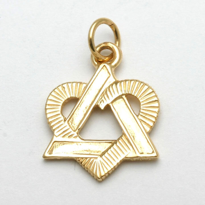 14k Yellow Gold Heart Jewish Star of David Pendant - JewelryJudaica