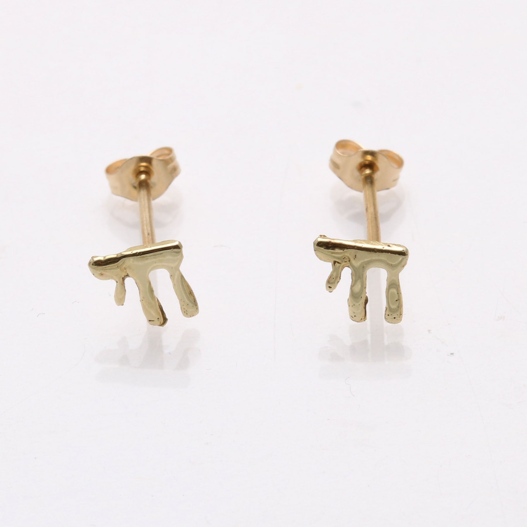 14k Yellow Gold Thin Chai Stud Earrings Small - JewelryJudaica
