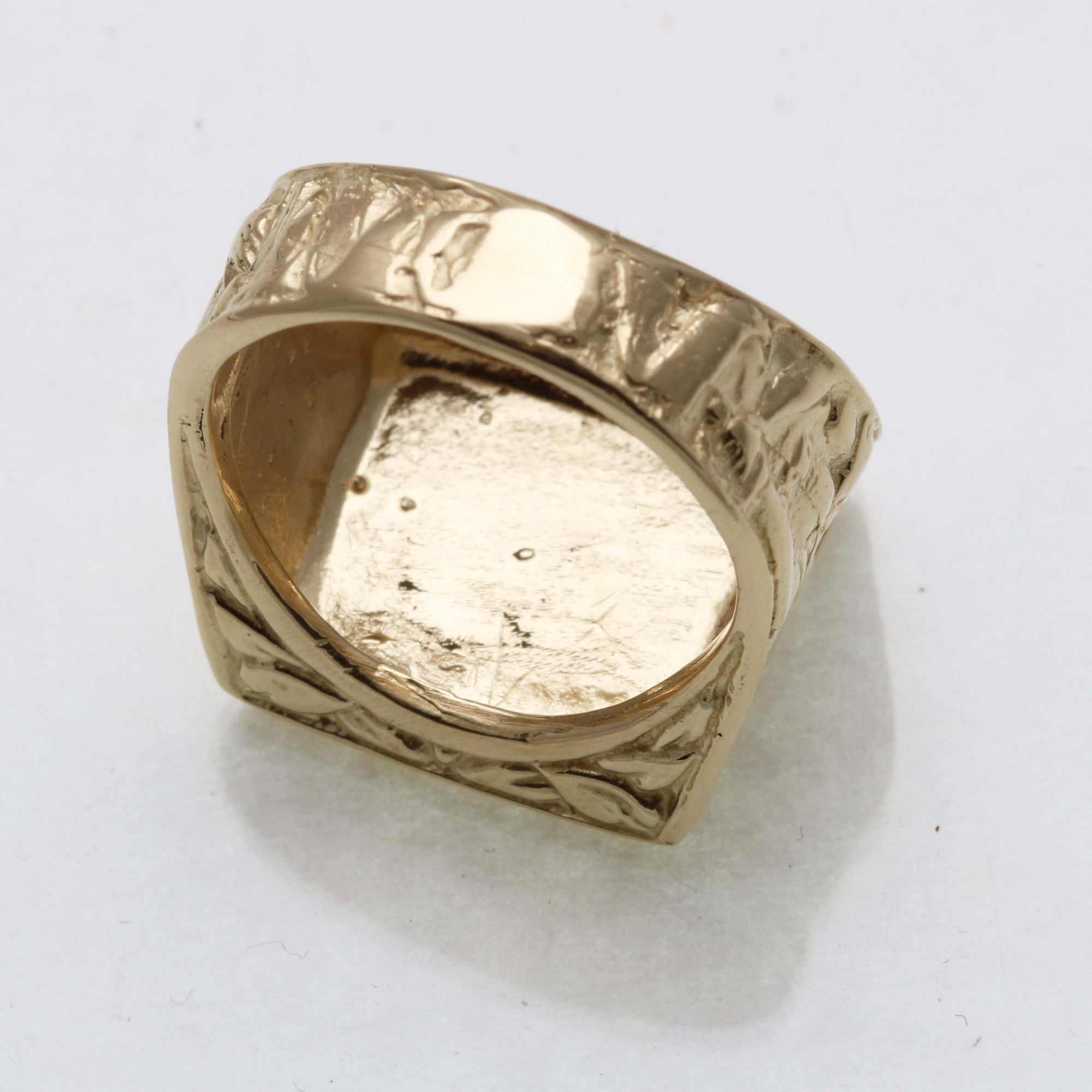Petrvs® Wolf Signet Ring in 18K Yellow Gold with Diamonds, 21.5mm | David  Yurman EU